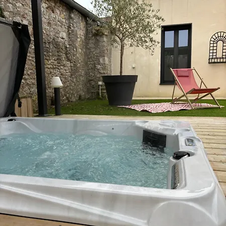 Les Du Quereux Hodinový hotel Chaillevette